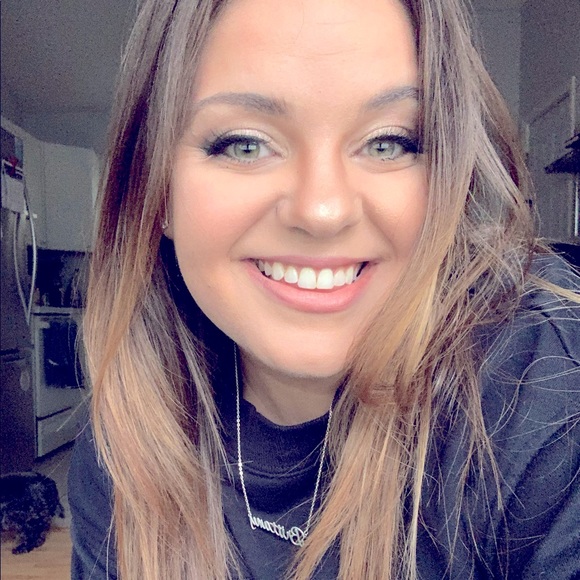 Meet your Posher, Ainsley - Picture 2 of 3